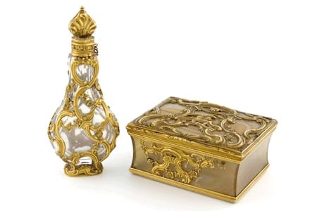 An-18th-century-gold-mounted-agate-snuff-box-£950