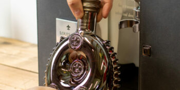 Louis Black Pearl (4) Louis Black Pearl (4)
